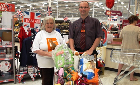 Nantwich Sainsbury's agree RSPCA food donation