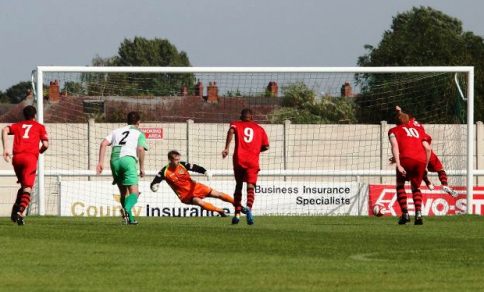 Grantham Town score from the spot against Nantwich Town (pic by Simon J Newbury)