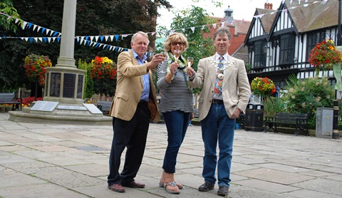 Nantwich Food and Drink festival organisers with town mayor Cllr Graham Fenton