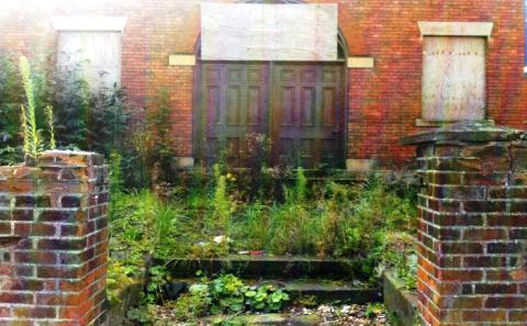 Eyesore: Derelict Chapel Hall on Welsh Row