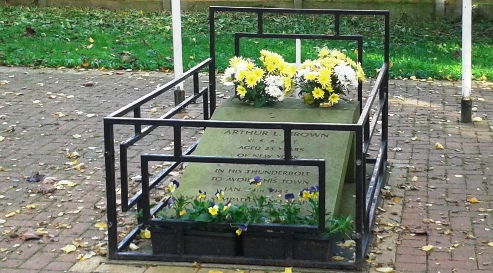 memorial to airman Arthur Brown in Nantwich