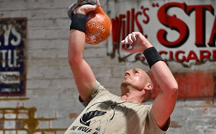 Oli Mell training with kettlebell