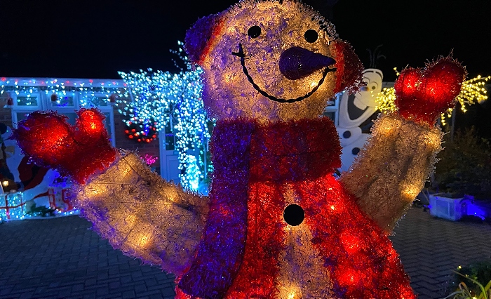 Lit-up snowman character (1)