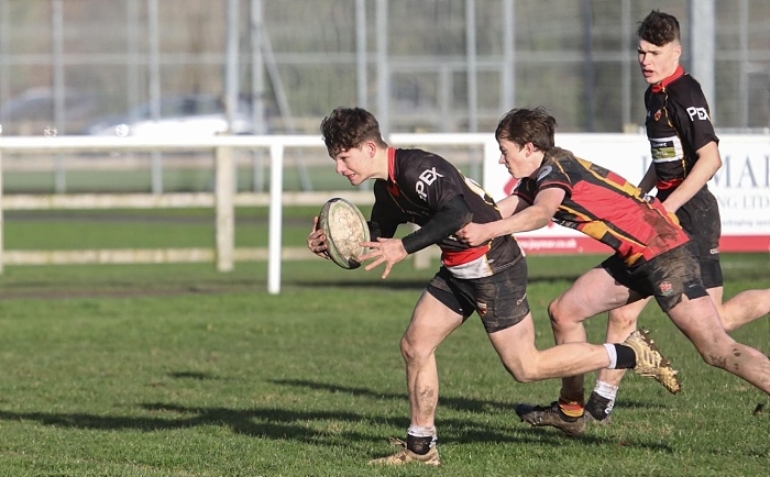 Toby Evans Drives for the line (1)