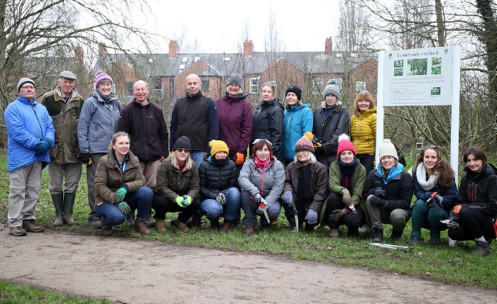 RHS L2 practical students, tutors, Nantwich in Bloom volunteers (1)