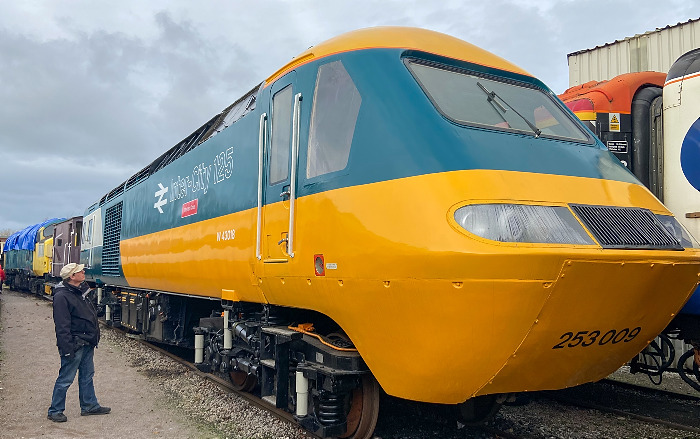 Visitor Andrew Lyon views an InterCity 125 High Speed Train (HST)