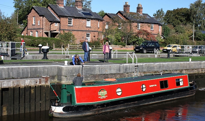 Weaver Oct Dutton locks red boat (1)