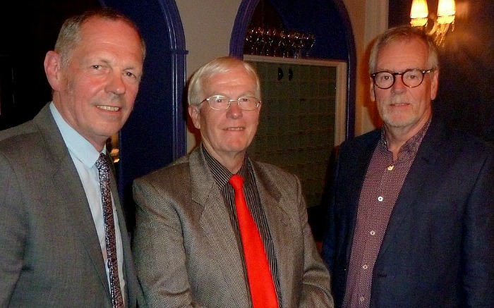 barrie-astbury-centre-with-robert-stones-president-left-and-nick-dyer-chair-right-17-oct-2016