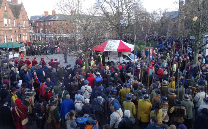 Holly Holy Day ceremony at the war memorial on the town square (1)