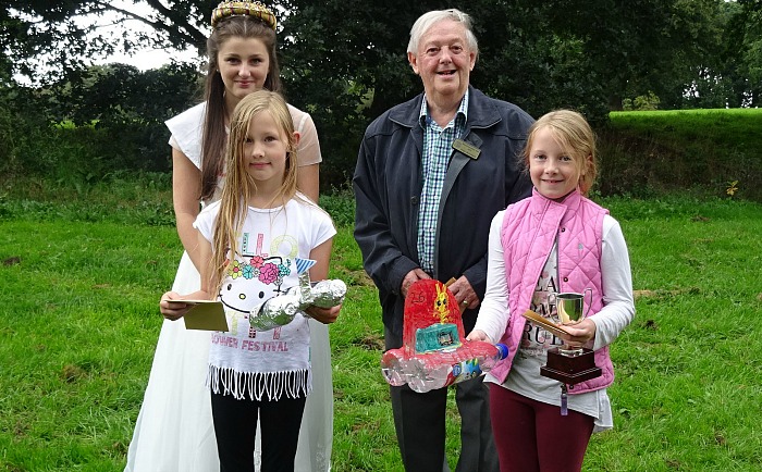 childrens-model-boat-race-1st-2nd-rose-queen-and-roger-woodward-wistonian-of-the-year