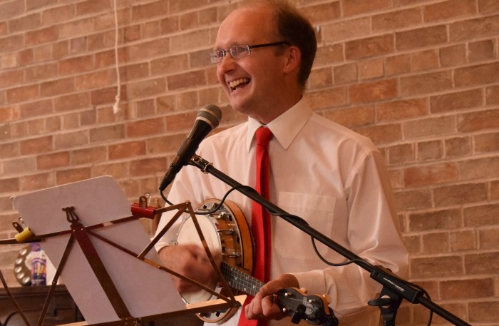 Chris White plays his ukulele and sings - Wistaston Singers