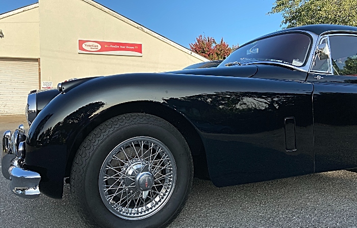 Classic Jaguar car on display at Venetian Marina Tearoom (1) (1)