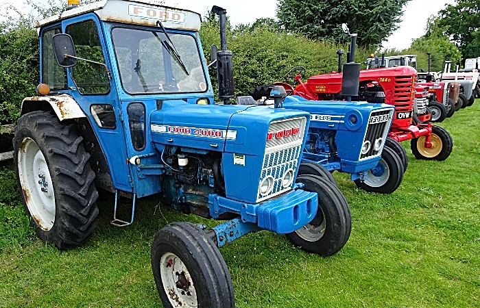 Classic and vintage tractors (1)