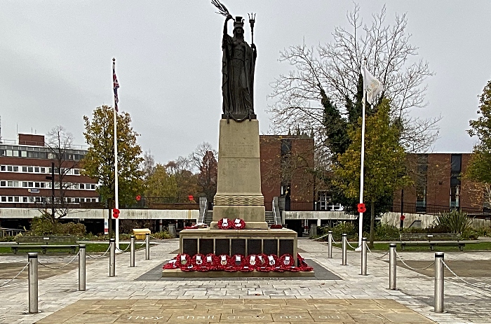 Crewe - war memorial on Memorial Square (1)