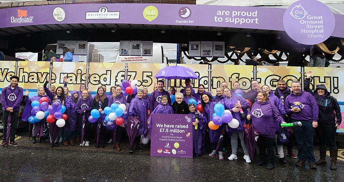 dame-barbara-windsor-with-gosh-patients-and-premier-inn-team-members