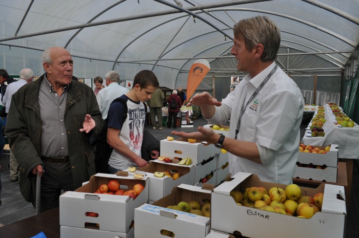 Dave Black from Reaseheath apple sampling