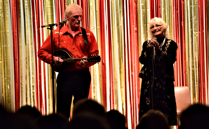 Des Redfern on mandolin with singer Margaret Moran (1)