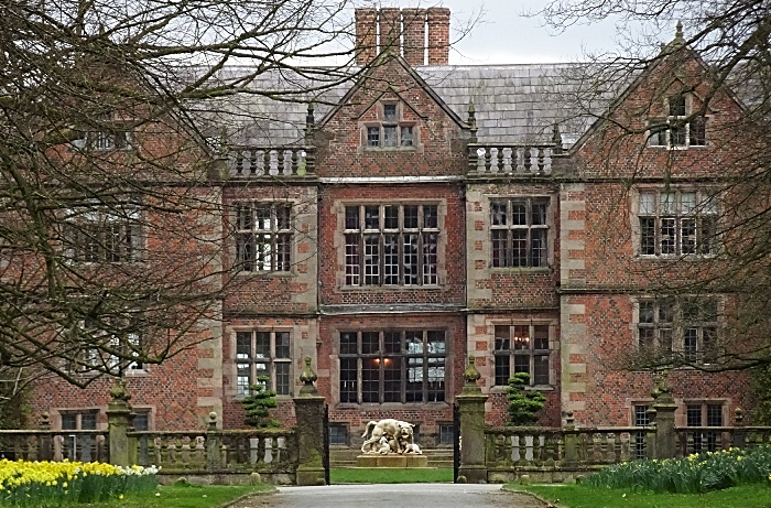 Netflix series - Dorfold Hall - driveway - facade - statue