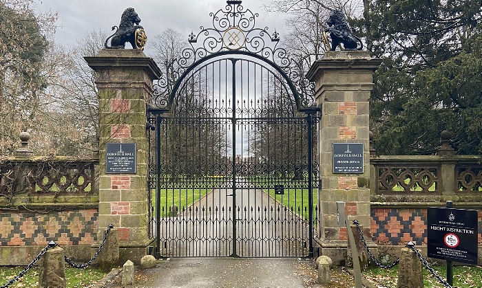 Dorfold Hall - main gates (1)Dorfold Hall - main gates (1)