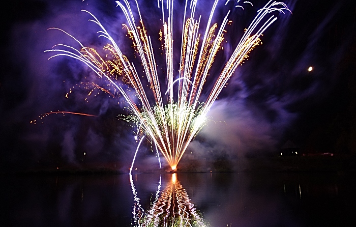 Fireworks reflected in Queens Park lake (4) (1)