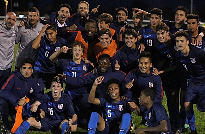 Full-time - USA players celebrate (1)