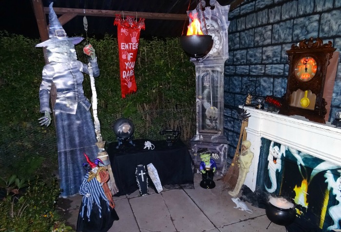 Halloween House Raises Cash For Marie Curie 2