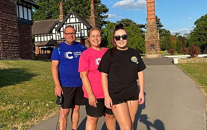 Joanna (centre) with husband Steve and daughter Bethany (1)