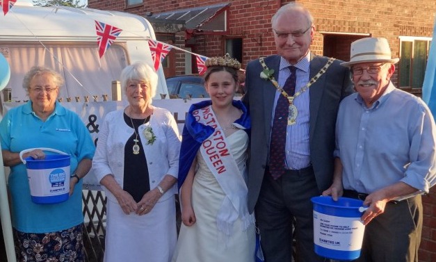 Lucy Rowland, Wistaston rose queen (centre) - pic by Jonathan White