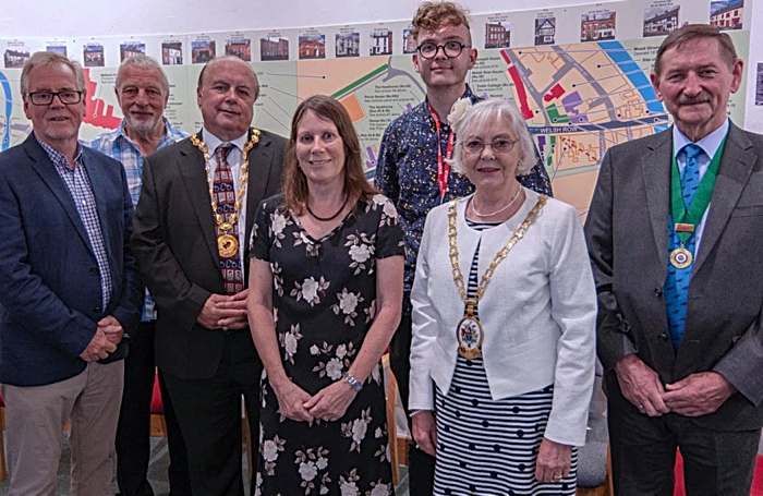 Mayor of Cheshire East Cllr. Lesley Smetham second right who opened the exhibition accompanied by the Mayor of Nantwich Cllr. David Marren third left. (1)