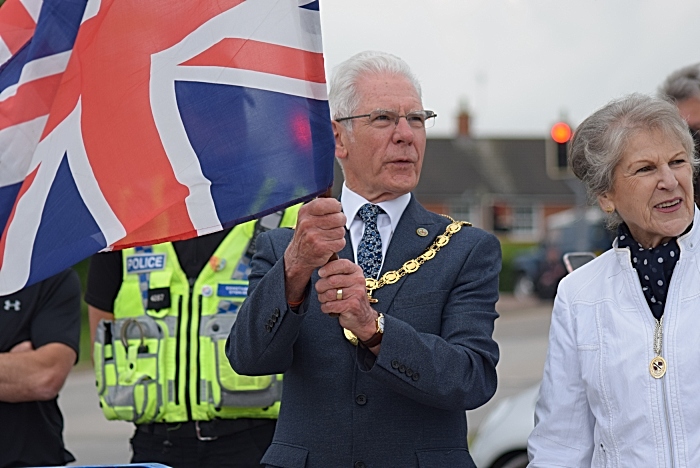 Nantwich Mayor Councillor Arthur Moran flags-off a vehicle (2) (1)