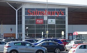 READER’S LETTER: Profits of supermarkets should be reflected in workers’ pay