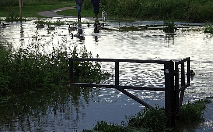 Nantwich flood - Thurs 13-6-19 – water overflows at Nantwich Lake