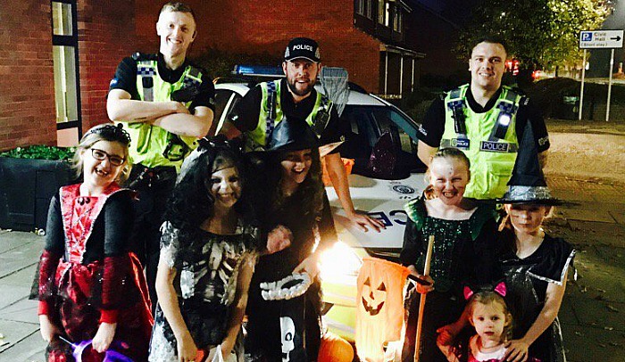 Halloween - nantwich-police-with-young-trick-or-treaters