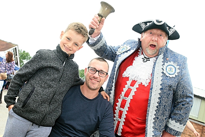 Nantwich town crier John Parson with Bruce and Matthew Simpson (1)