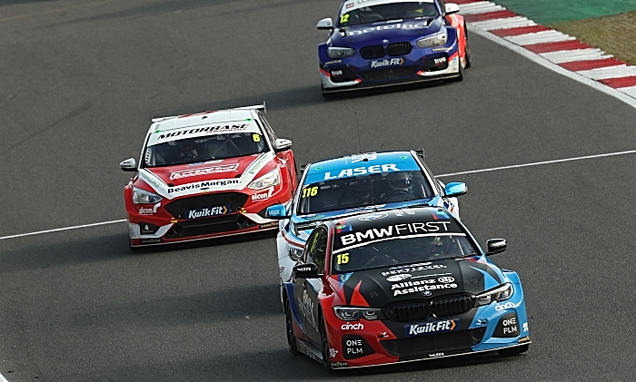 Oliphant fights off rivals in Brands Hatch BTCC victory