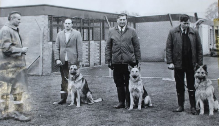 Peter Dainty (left) with dog handlers (1)