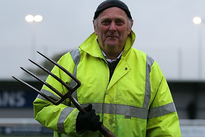 Pre-match - Groundsman Pete Temmen