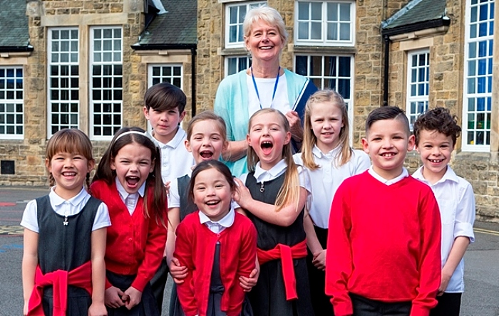 Primary school children with teacher (1)