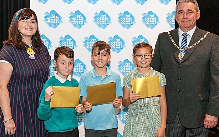 art champion - Primary winner & runners up with Una Meehan guest judge & Lord Mayor of Chester Cllr Mark Williams (1)