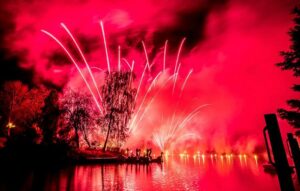 Thousands enjoy Queens Park bonfire and fireworks show