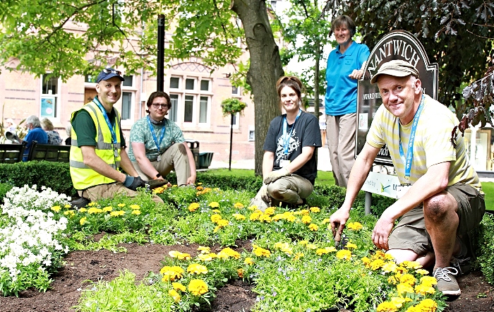 flower bed - RHS L2 Alistair Copley, Peter Johnson, Kate Hurst, Chair Nantwich in Bloom Sue Sherwood, Chris Brown (1)