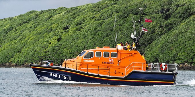 RNLI lifeboat - pixabay free usage