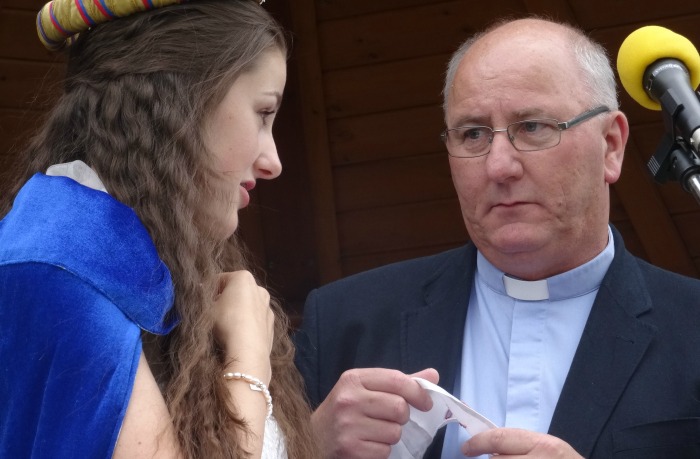 fete - Rector Mike Turnbull presents the sash to this years Wistaston Rose Queen Emma Horne