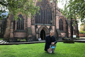 Hospice inspires Forget Me Not flower display in Nantwich