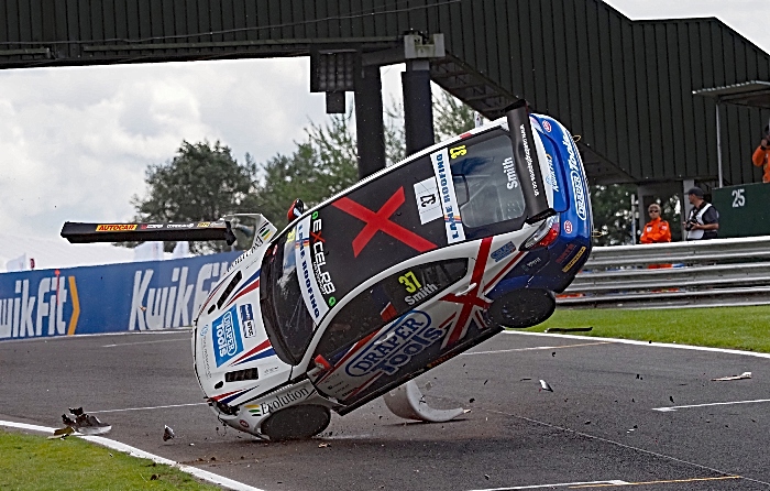 Rob Smith crash - pic by Mike Inkley