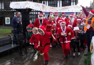 Hundreds enjoy Nantwich Santa Dash in aid of hospice