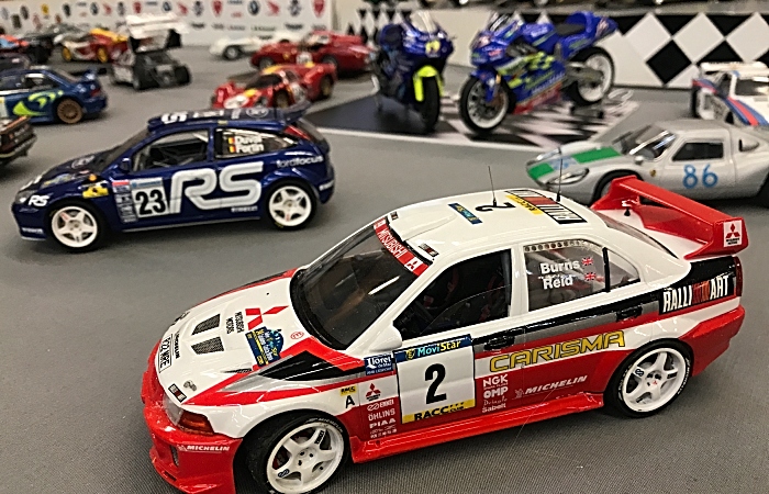 Scale-model car and motorbike display (1)