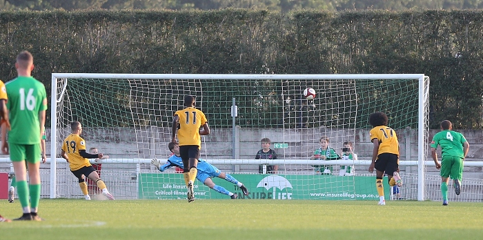 Second-half - Wolves U23 sky their penalty over the bar (1)