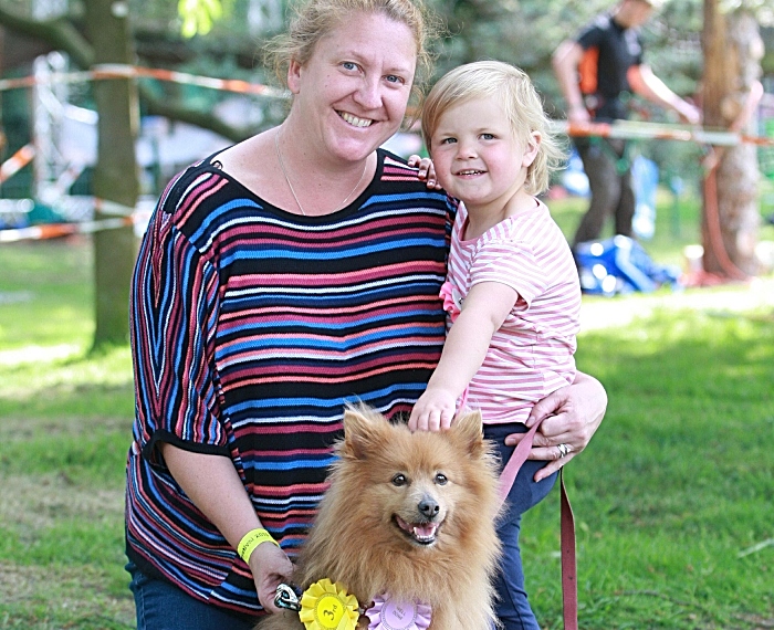 Sharon Walton and grand daughter Isla with Alfie, dog show (1)