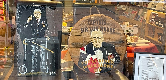 Slate and plaque of Captain Sir Tom Moore by Tony Denton in Nantwich Bookshop shop window (1)